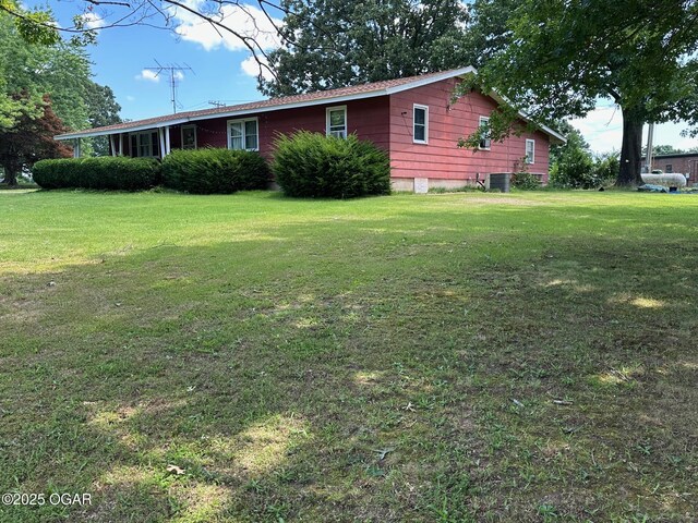 1238 E Crest Dr, Houston, MO 65483 - view of home's exterior with a lawn