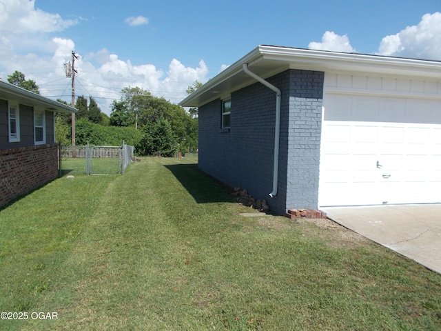 2705 S Michigan Ave, Joplin, MO 64804 - view of yard with concrete driveway