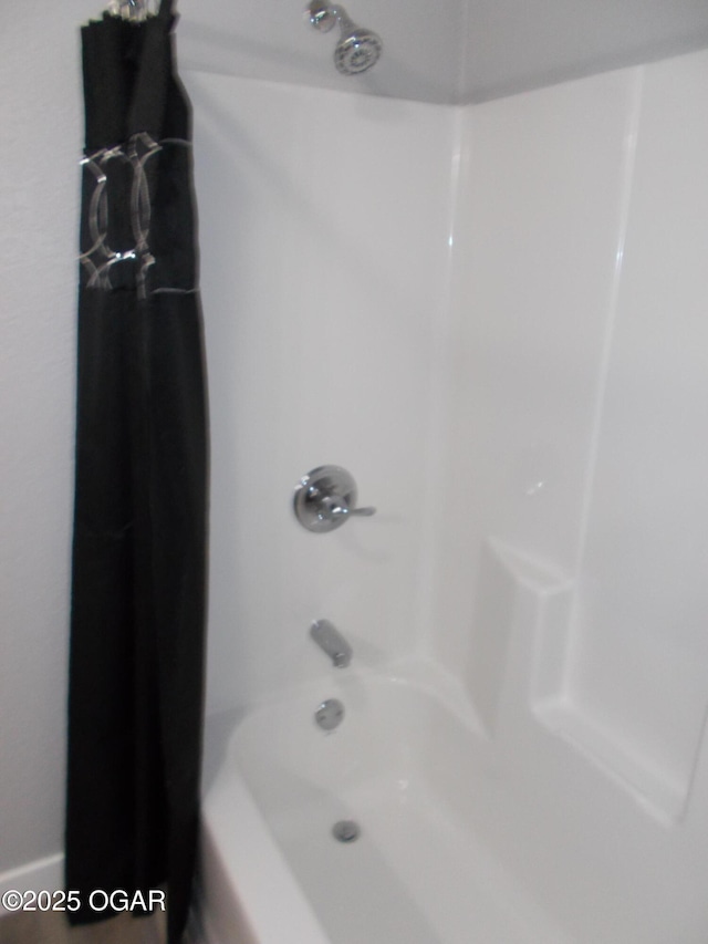 2705 S Michigan Ave, Joplin, MO 64804 - bathroom featuring shower / tub combo