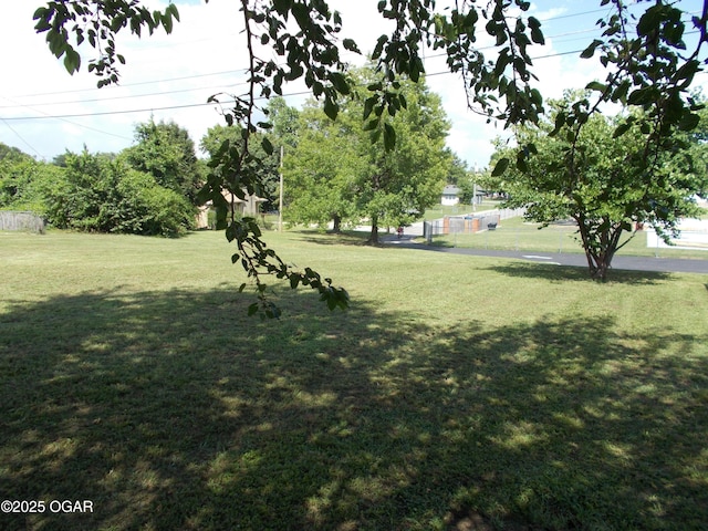 2705 S Michigan Ave, Joplin, MO 64804 - view of home's community featuring a lawn
