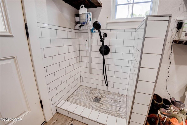 11284 Norway Rd, Neosho, MO 64850 - bathroom featuring a tile shower