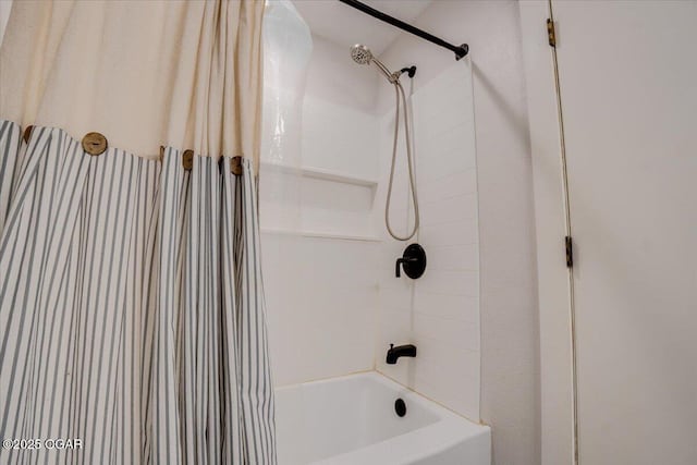 11284 Norway Rd, Neosho, MO 64850 - full bath with shower / tub combo with curtain