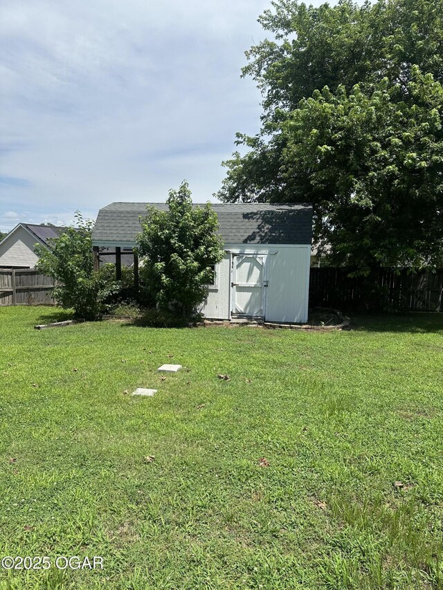2223 Texas Ave, Joplin, MO 64804 - view of yard featuring a shed