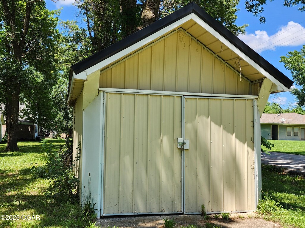 302 E 5th St, Lamar, MO 64759