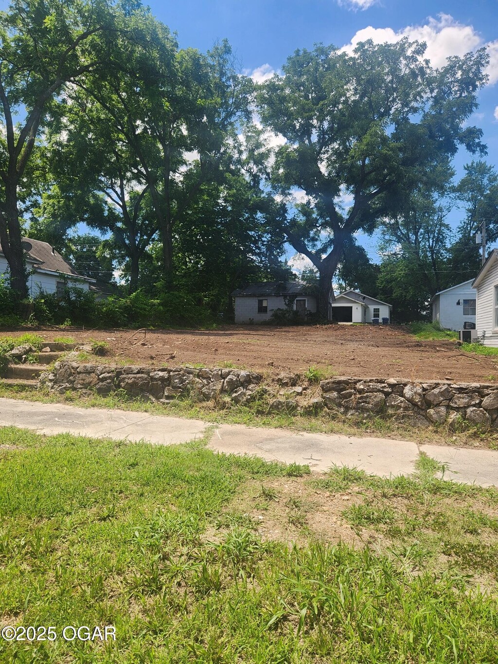 322 N Maple Ave, Joplin, MO 64801