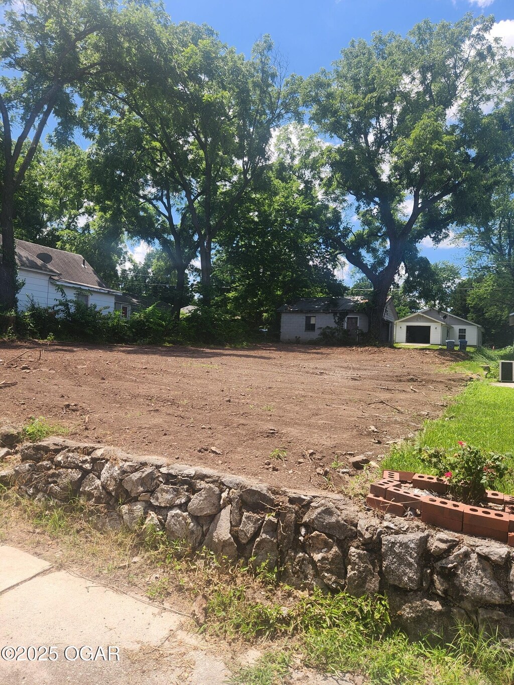 322 N Maple Ave, Joplin, MO 64801