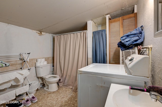 712 Joplin St, Sarcoxie, MO 64862 - laundry room featuring washer / dryer