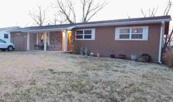 2908 S Park Ave, Joplin, MO 64804 - single story home with a porch