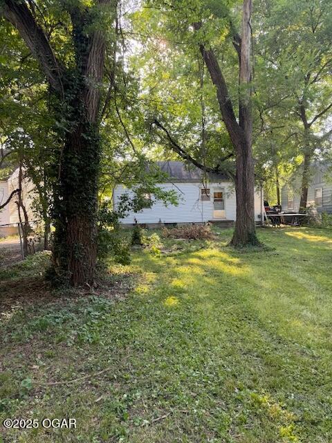 1705 S Walnut St, Pittsburg, KS 66762 - view of grassy yard