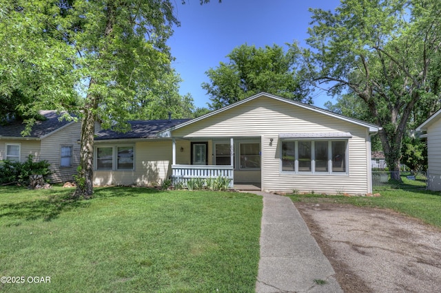 605 S Jefferson St, Webb City, MO 64870 - view of front of home with covered porch