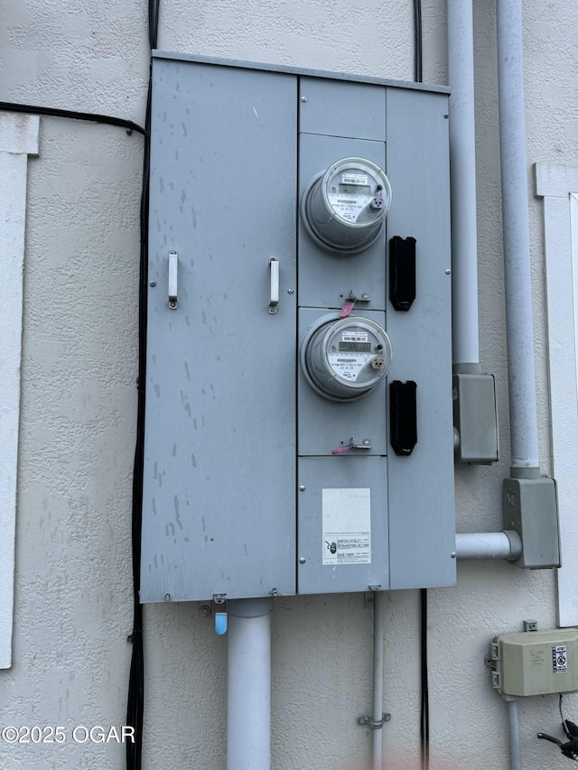 1003 Orchard St, Carthage, MO 64836 - exterior view of electric meter