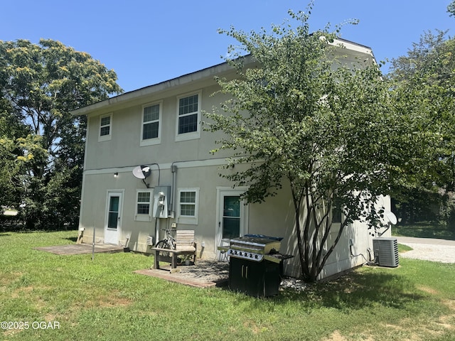 1003 Orchard St, Carthage, MO 64836 - back of house featuring a lawn and stucco siding