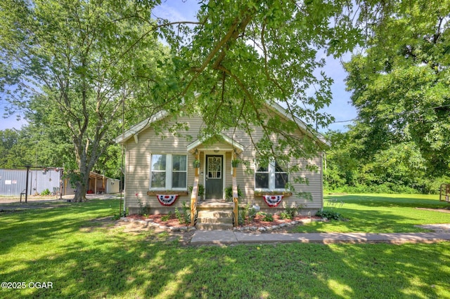 605 SE 10th Ln, Lamar, MO 64759 - bungalow featuring a front yard