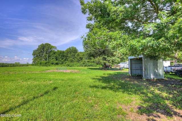 605 SE 10th Ln, Lamar, MO 64759 - view of yard featuring a shed