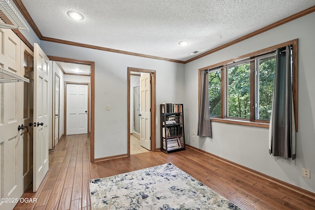 5623 Rivercrest Valley Dr, Joplin, MO 64804 - bedroom featuring a textured ceiling, light wood-style floors, crown molding, and recessed lighting
