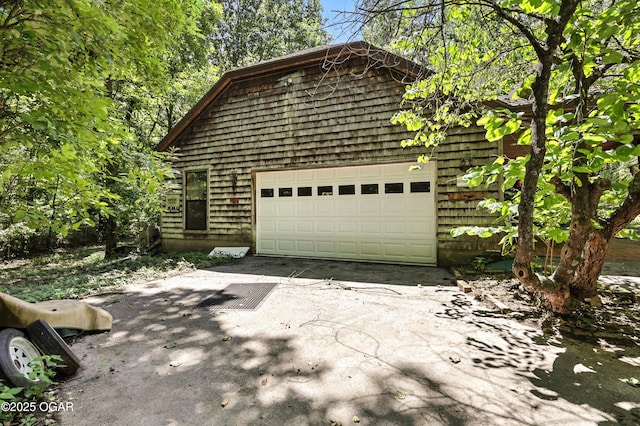 5623 Rivercrest Valley Dr, Joplin, MO 64804 - garage with driveway