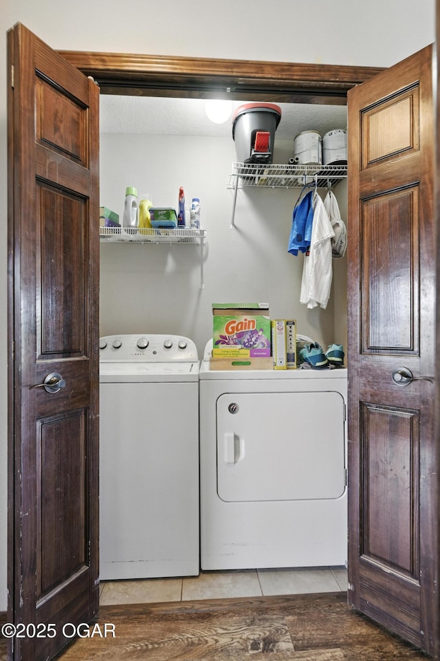 2256 N Greystone Sq, Webb City, MO 64870 - laundry area featuring washing machine and clothes dryer and wood finished floors