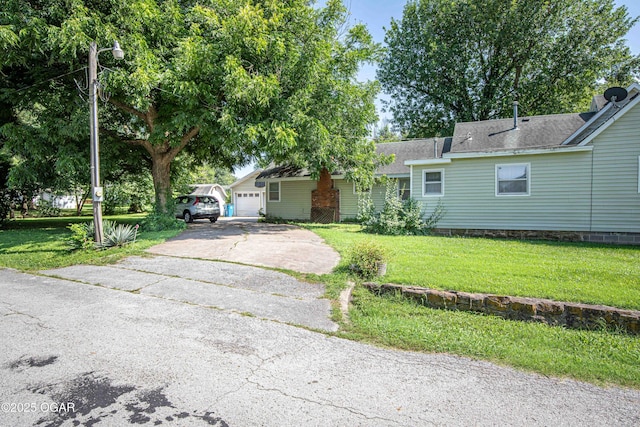 400 Broadway St, Lamar, MO 64759 - single story home featuring a front lawn, driveway, and a shingled roof