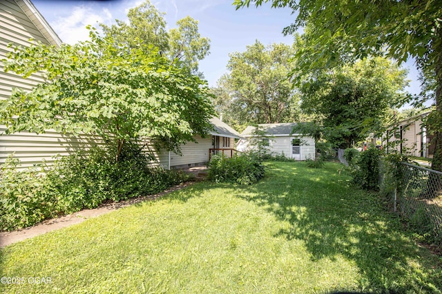 400 Broadway St, Lamar, MO 64759 - view of yard featuring an outdoor structure