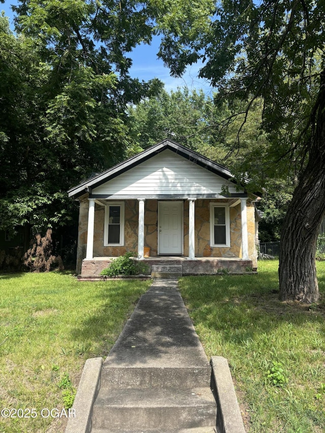 205 N Maple Ave, Joplin, MO 64801 - bungalow-style home with a porch, stone siding, and a front lawn