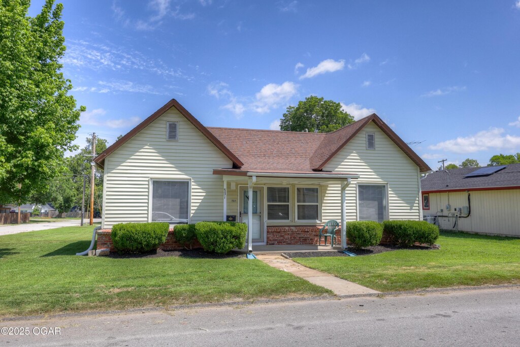 731 W 13th St, Webb City, MO 64870 - photo 1