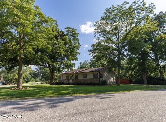 320 N 3rd St, Chetopa, KS 67336 - photo 1