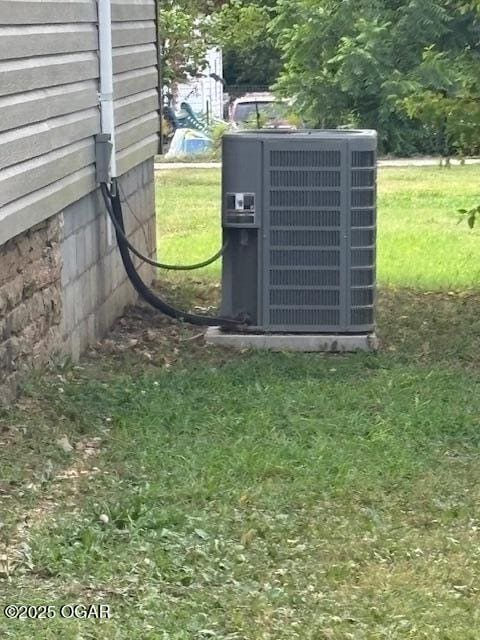 1023 Forest St, Carthage, MO 64836 - photo 2