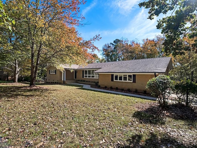 view of front of home with a front lawn