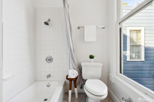 bathroom featuring toilet and shower / bath combo with shower curtain