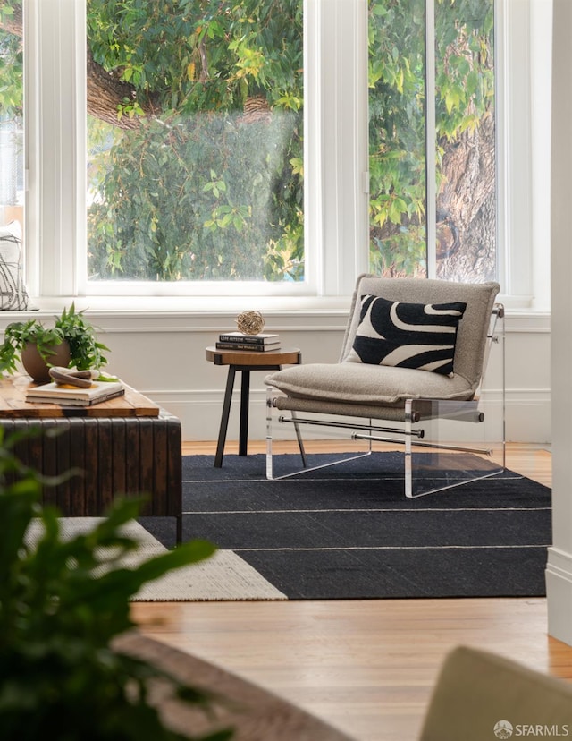 1828 Grove St, San Francisco, CA 94117 - sitting room with baseboards