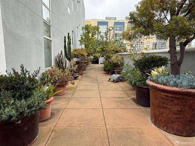 950 Harrison St Unit 211, San Francisco, CA 94107 - view of property's community featuring a patio