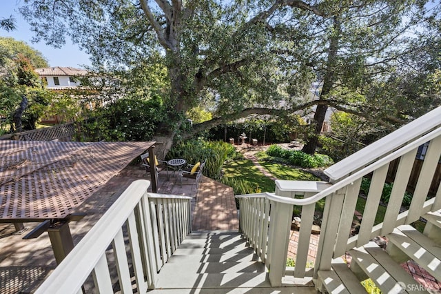 exterior space featuring outdoor dining area