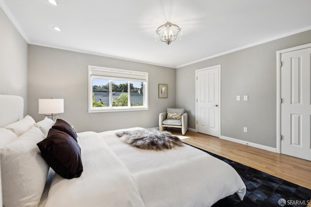 bedroom featuring wood finished floors, baseboards, recessed lighting, crown molding, and a chandelier