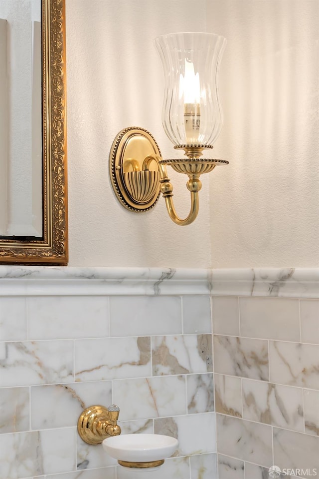 room details featuring wainscoting