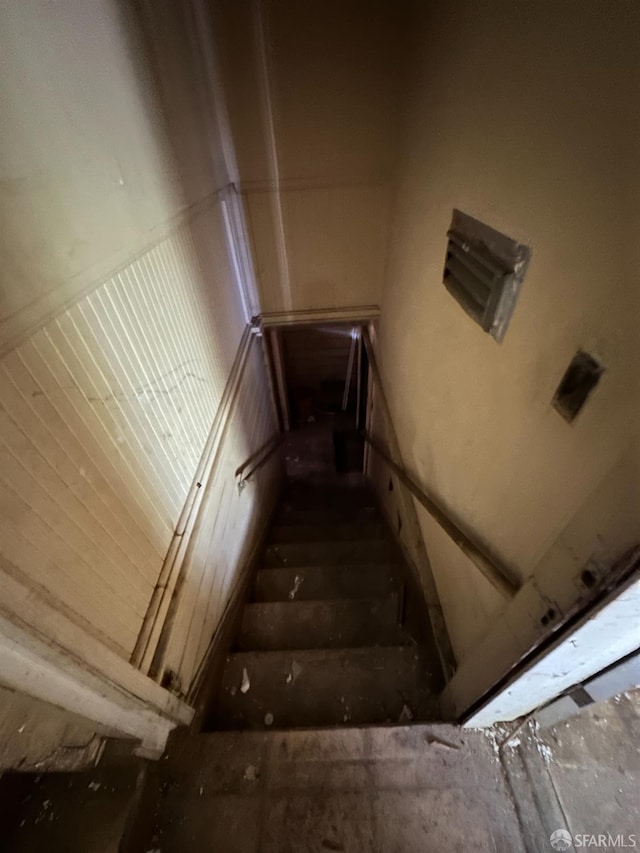 2140 27th Ave, Oakland, CA 94601 - view of staircase