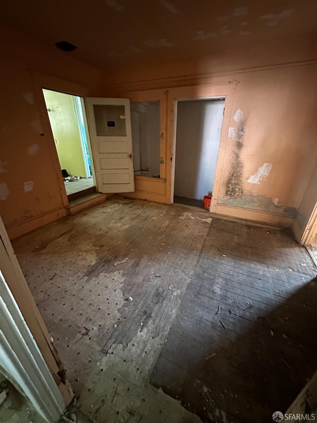 2140 27th Ave, Oakland, CA 94601 - empty room with baseboards