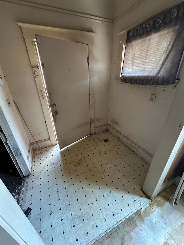 2140 27th Ave, Oakland, CA 94601 - bathroom featuring tile patterned floors