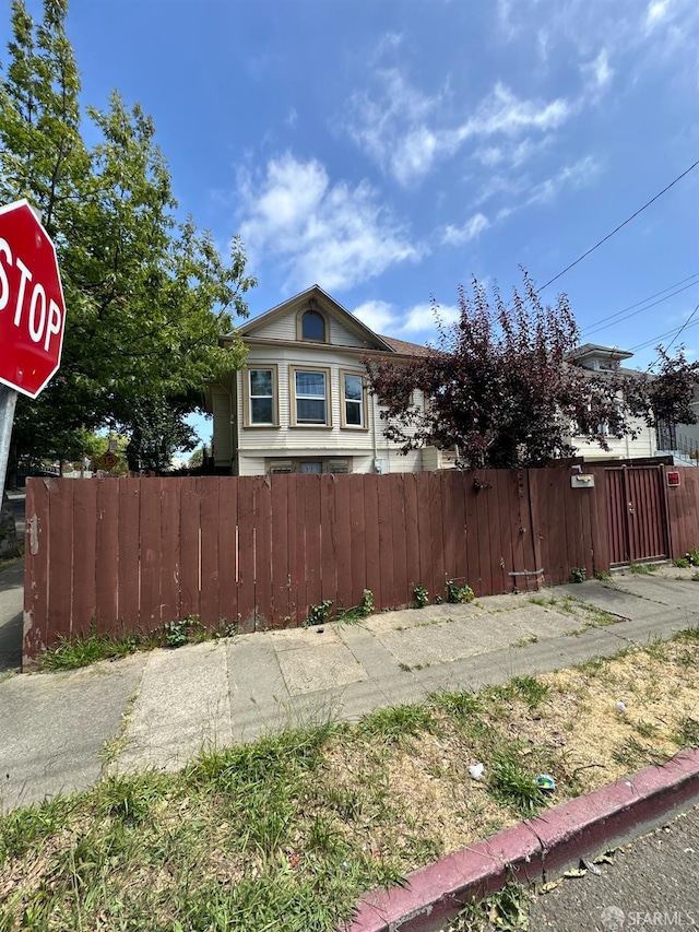 2140 27th Ave, Oakland, CA 94601 - view of home's exterior