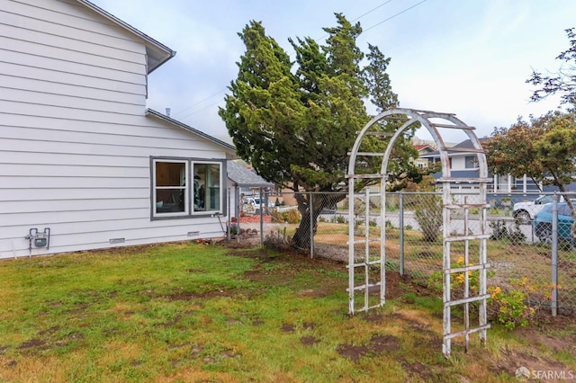 view of yard featuring fence