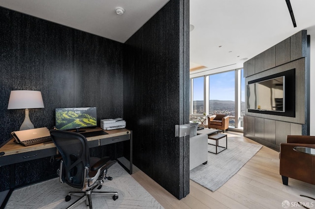 181 Fremont St Unit 55C, San Francisco, CA 94105 - home office with expansive windows and light wood-type flooring