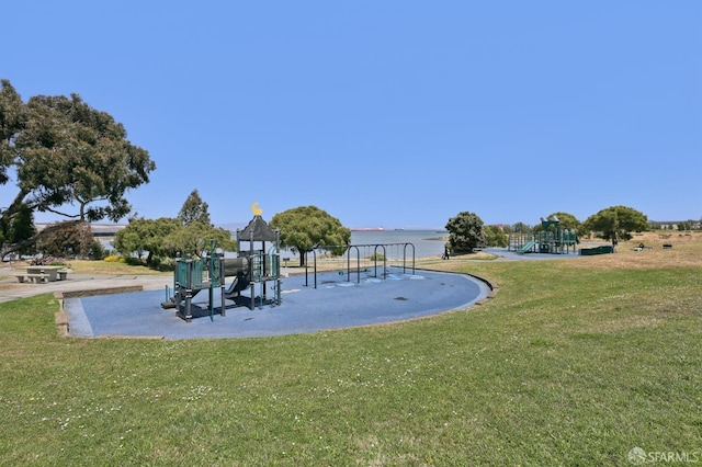 134 Albatross Ct, San Francisco, CA 94124 - view of home's community featuring a lawn