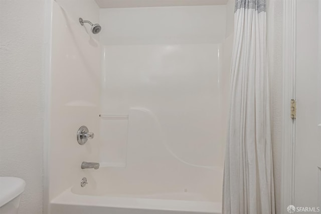 full bath with shower / bath combo and toilet