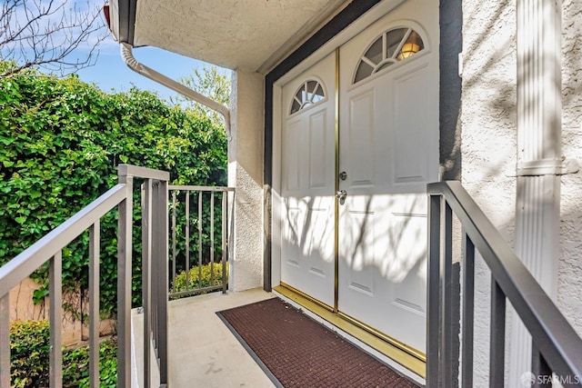 property entrance featuring stucco siding