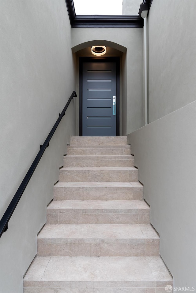 2277 33rd Ave, San Francisco, CA 94116 - staircase featuring arched walkways