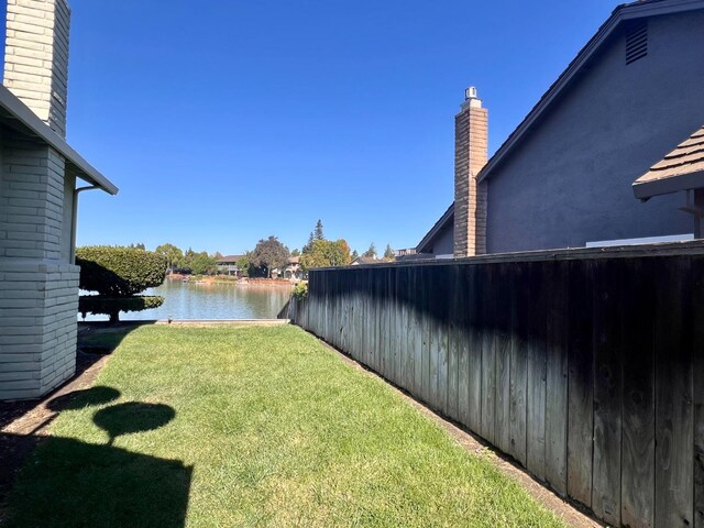 view of yard featuring a water view