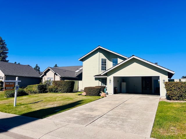 view of front facade with a front lawn