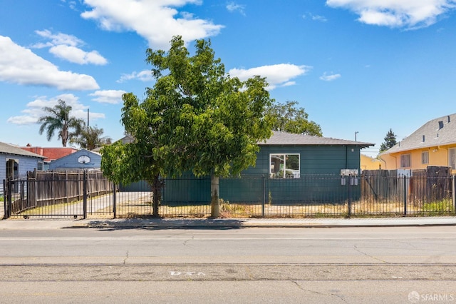 1050 105th Ave, Oakland, CA 94603 - photo 1