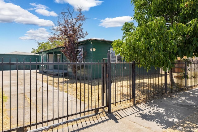 1050 105th Ave, Oakland, CA 94603 - photo 2