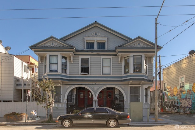 victorian house featuring fence