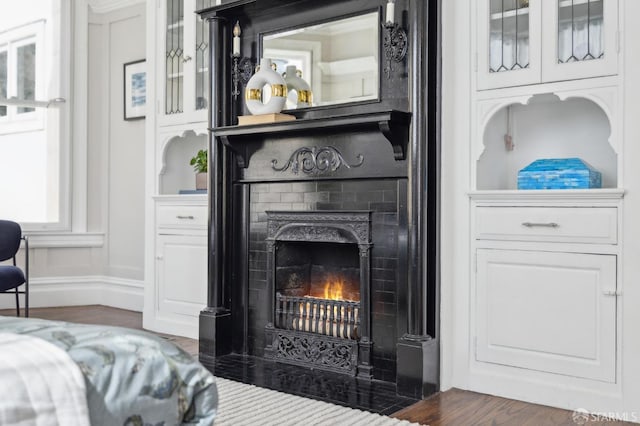 1370 Green St, San Francisco, CA 94109 - bedroom featuring a fireplace with flush hearth and wood finished floors